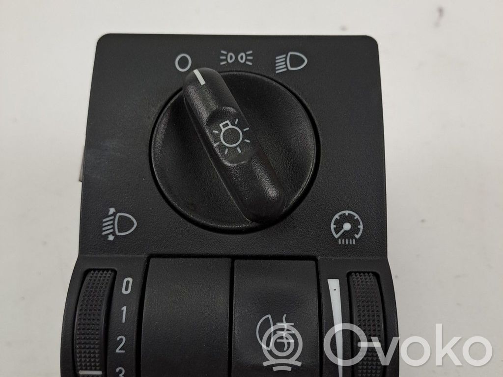 Light switch   9138125