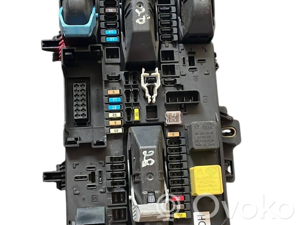 Opel Astra H Sulakemoduuli 