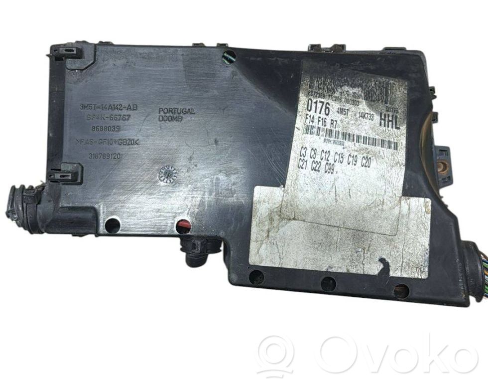 Engine control unit box   8688039
