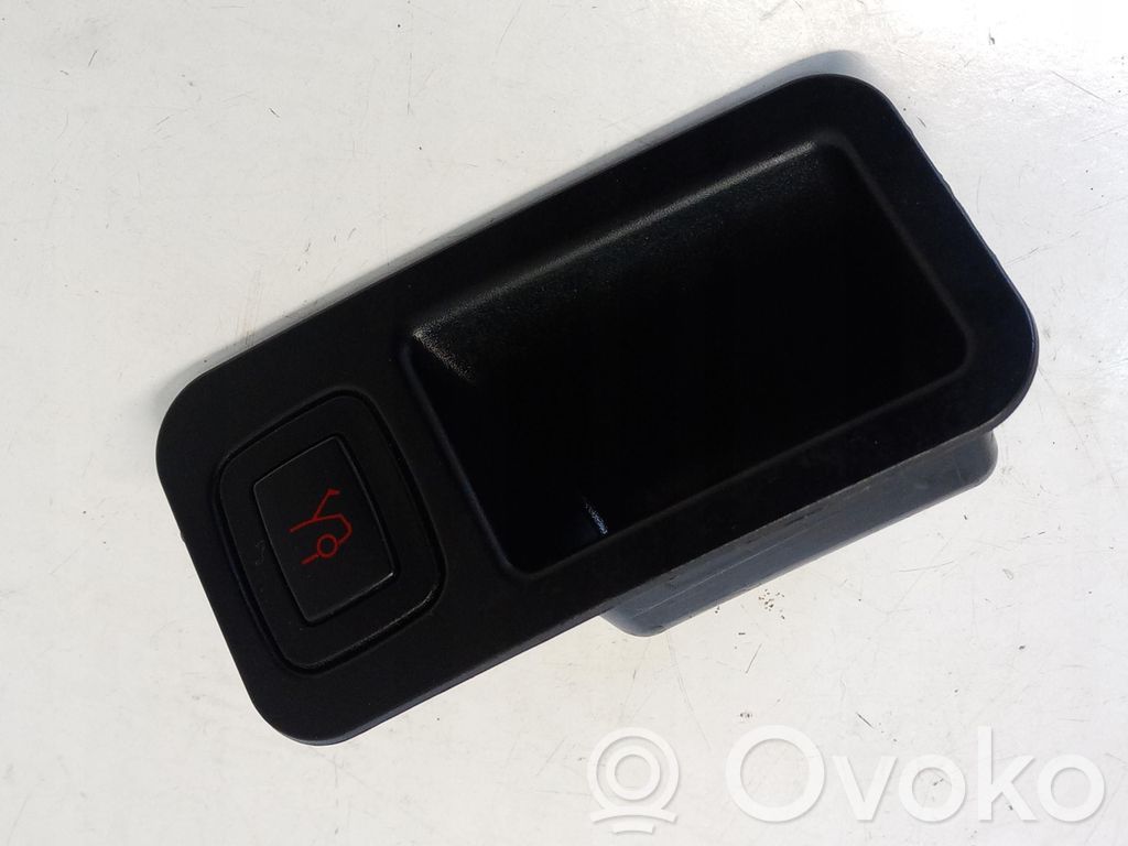 Tesla Model S Tailgate opening switch 