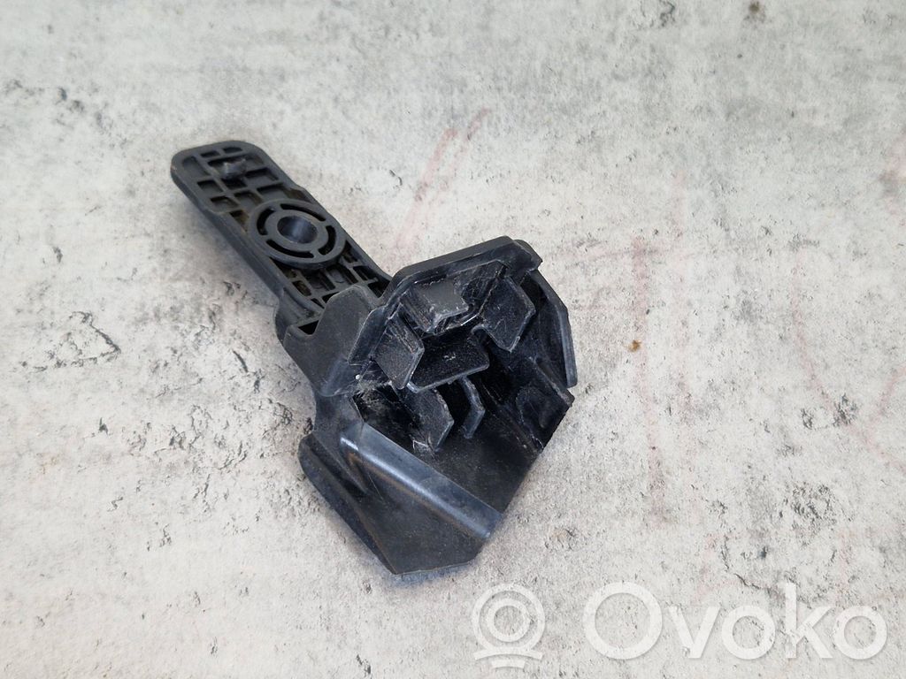 Headlight/headlamp mounting bracket   GF80