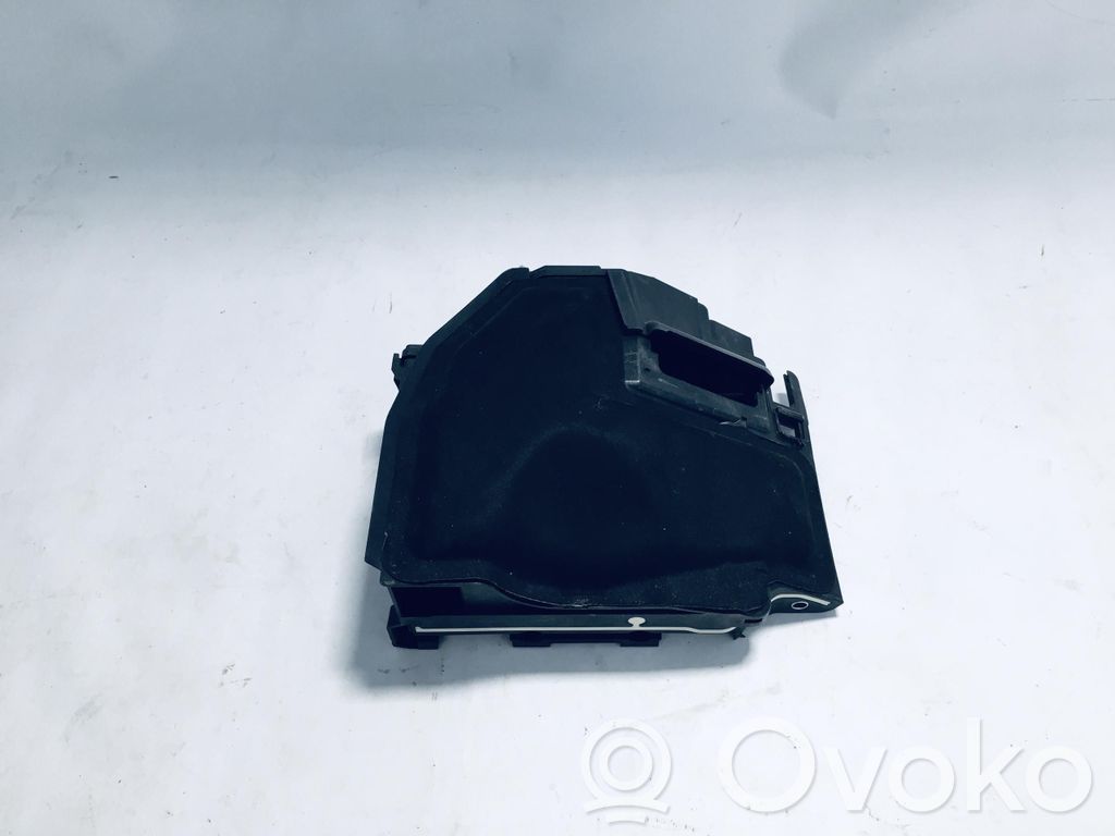 BMW 1 F40 Engine control unit box 