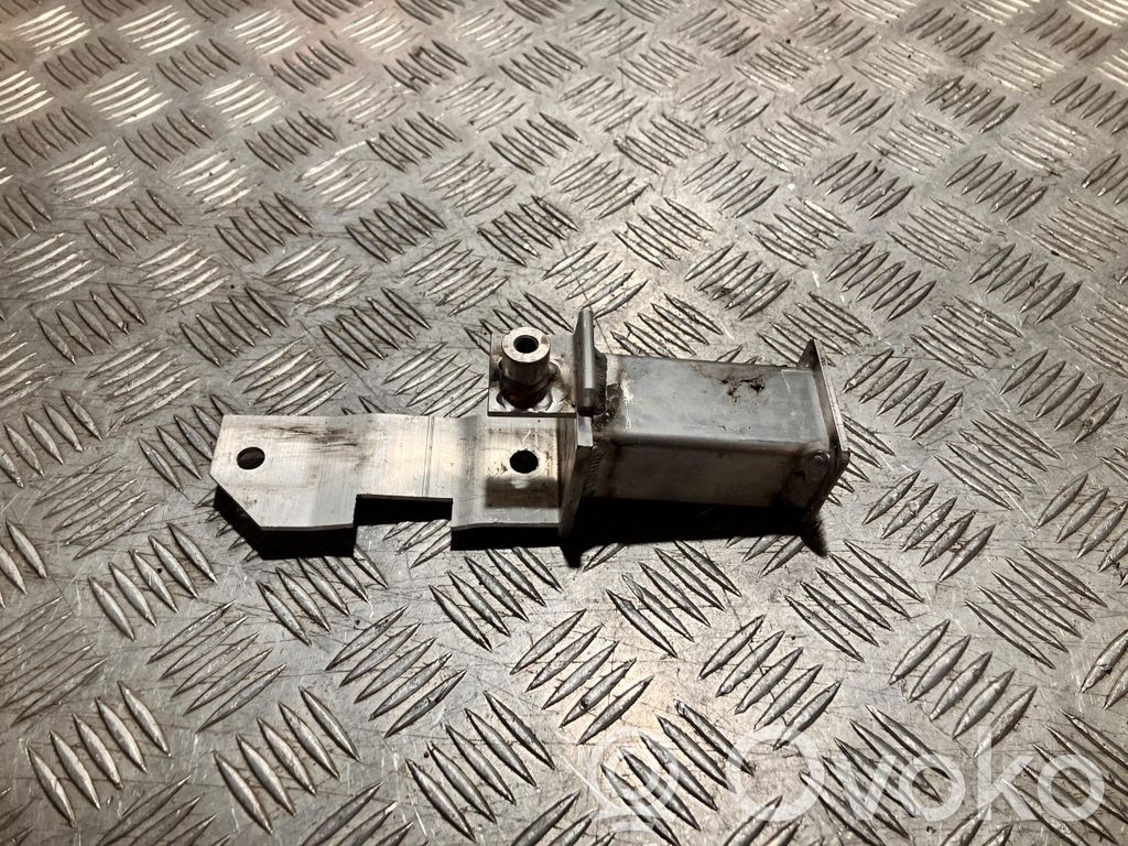 Volvo XC40 Odbój / Amortyzator zderzaka przedniego 