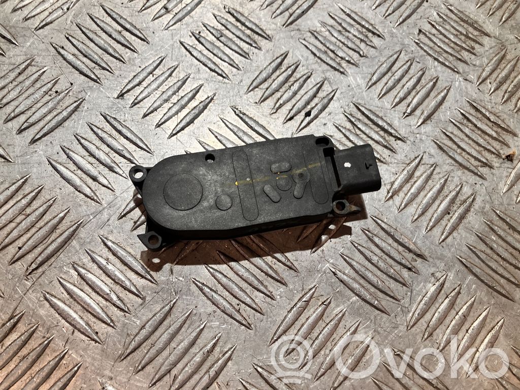 Volvo XC40 Silnik deflektora powietrza chłodnicy 