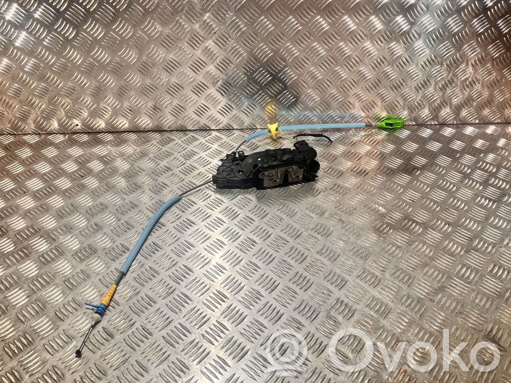 BMW X1 U11 Priekšpusē slēdzene 