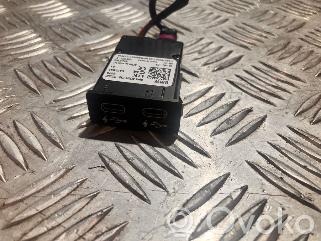 BMW X1 U11 Priză USB 