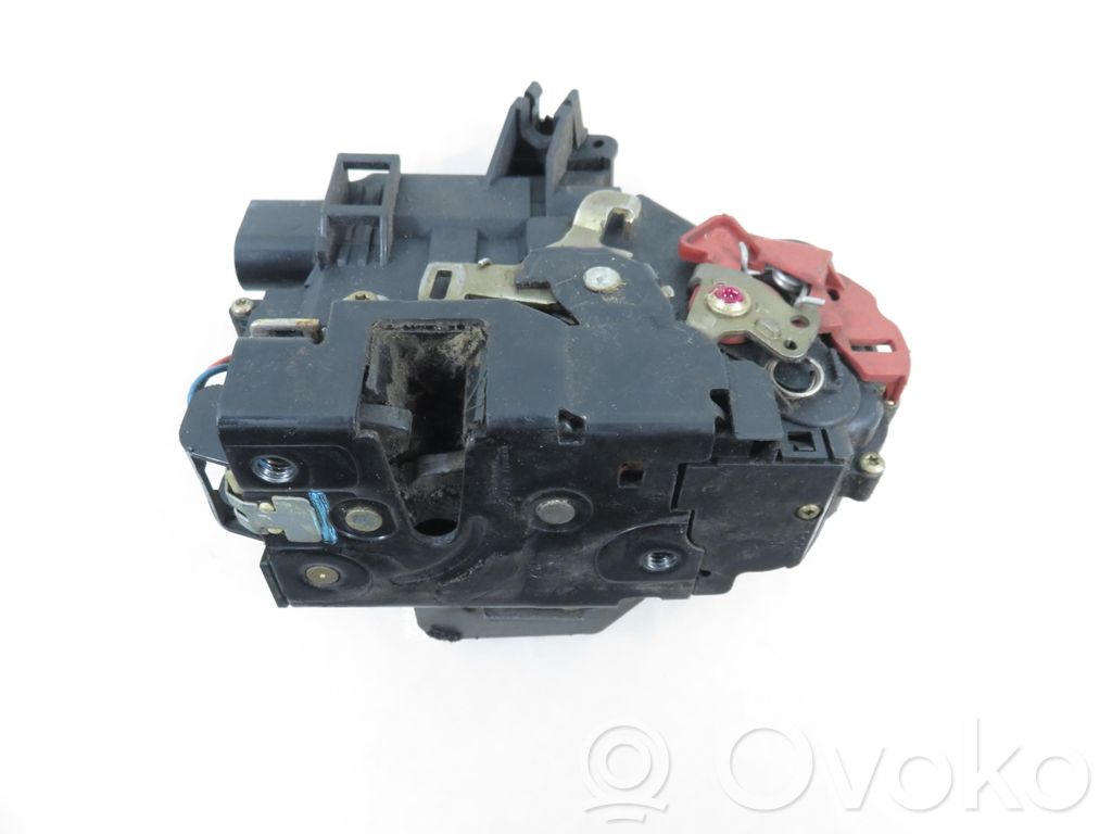 Cerradura de puerta delantera   8Z1837016E,8Z1837016E