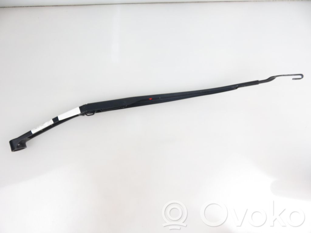 Front wiper blade arm