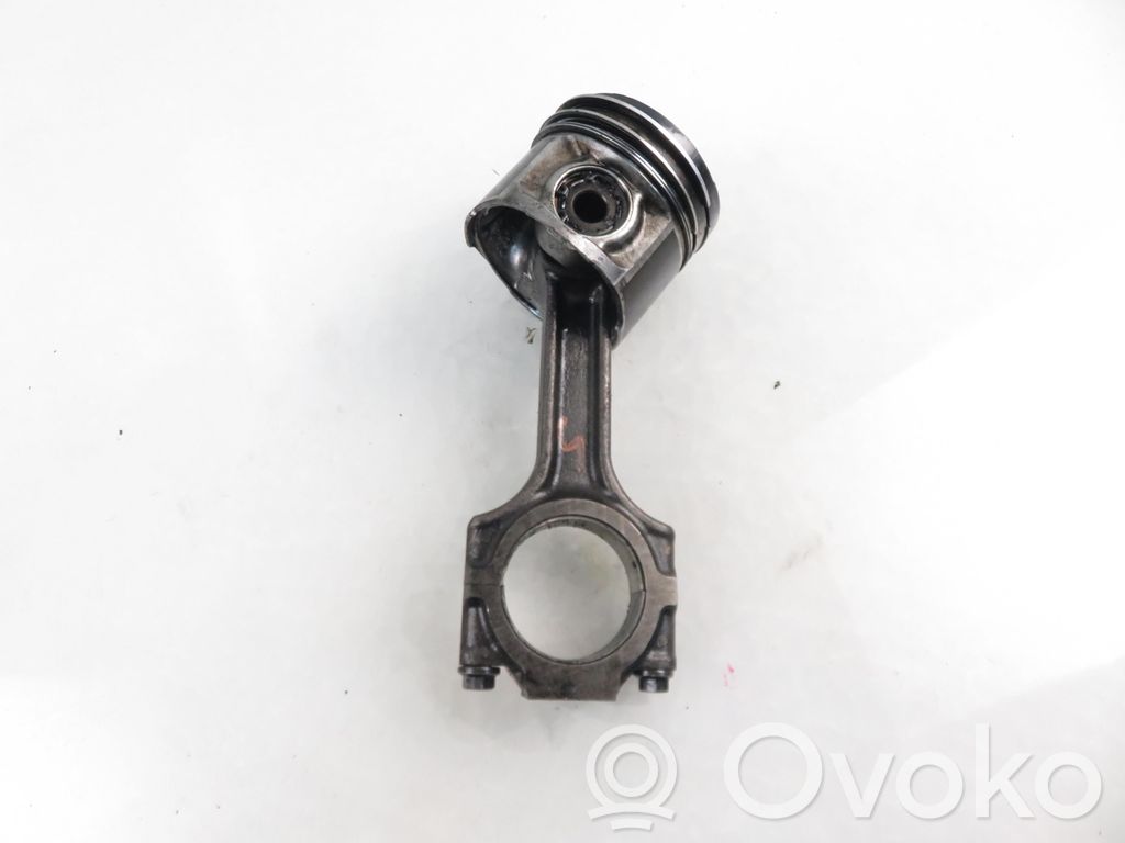 Piston avec bielle