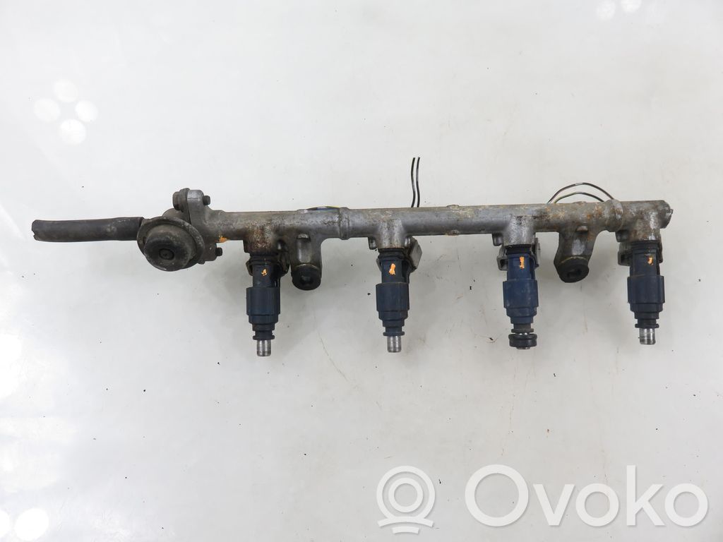 Toyota Yaris Tubo principal de alimentación del combustible 