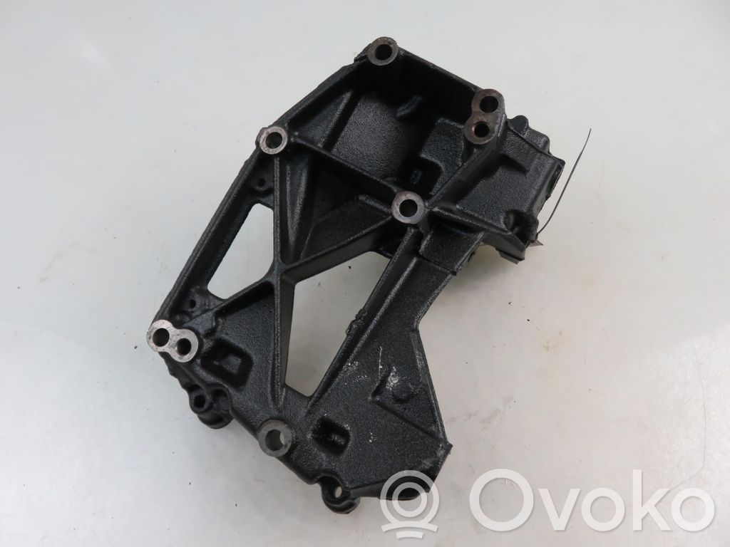 Soporte del alternador