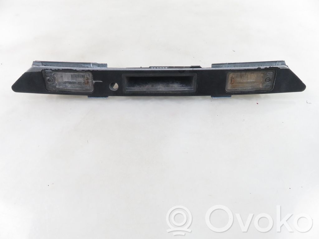 Éclairage de plaque d'immatriculation   8E0827657G,8E0827657G