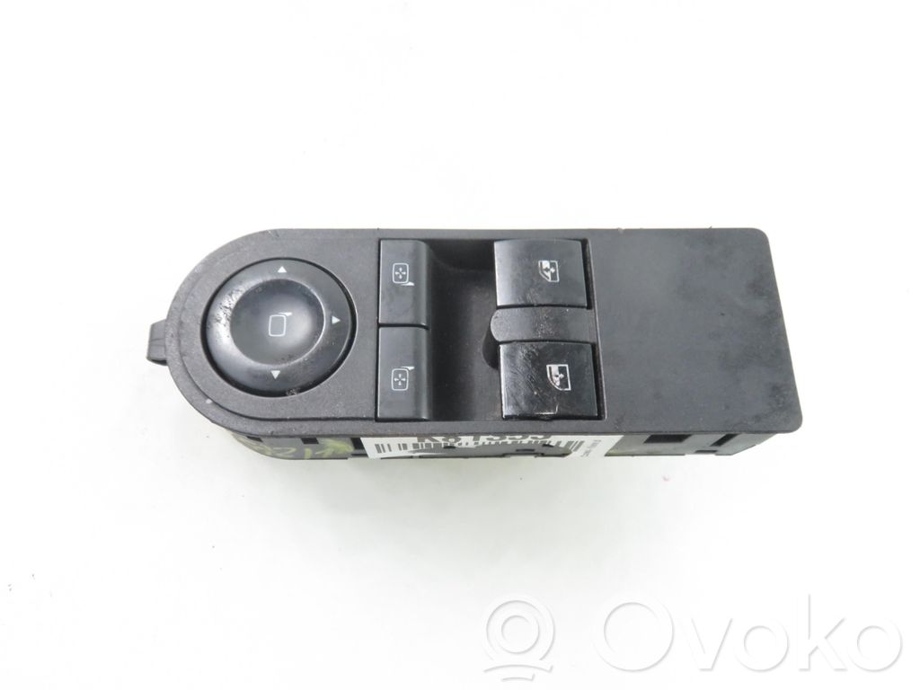 Opel Astra H Electric window control switch 