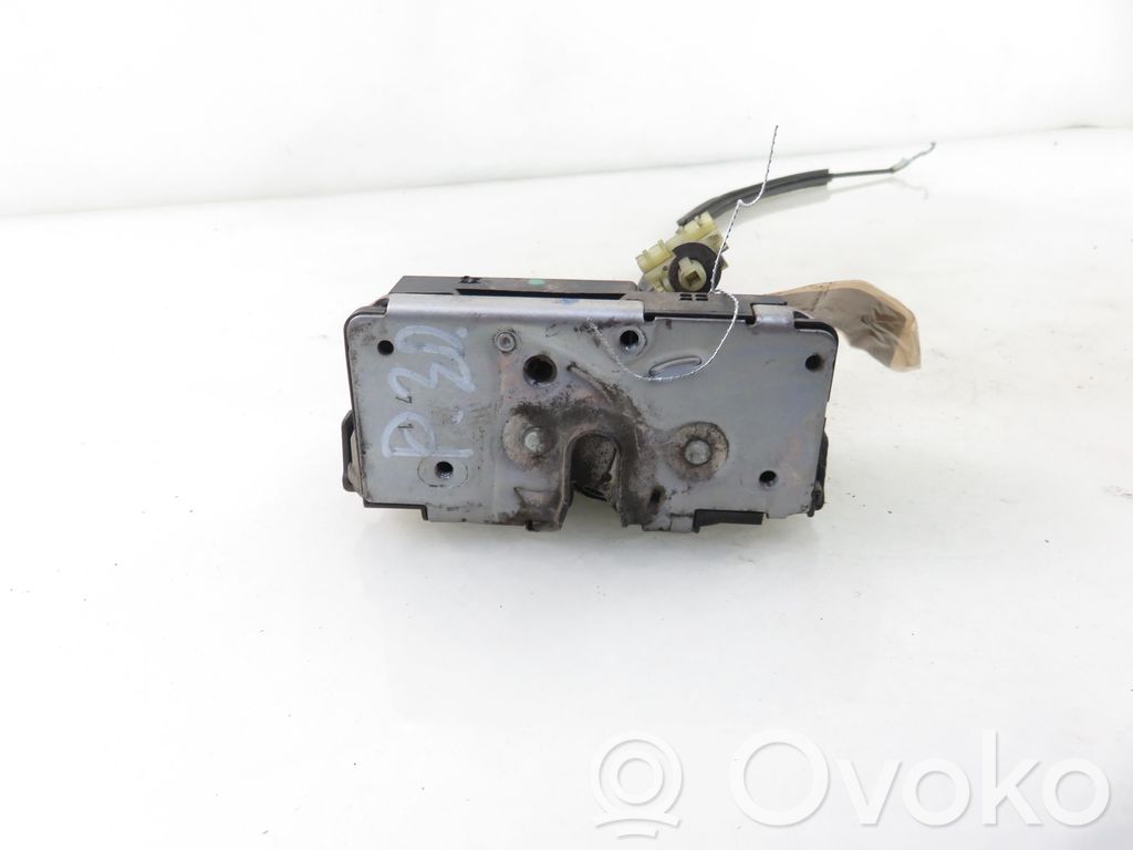 Opel Corsa D Priekšpusē slēdzene 