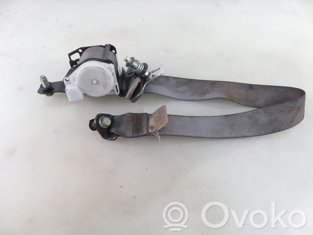 Nissan Navara D22 Cinturón trasero 