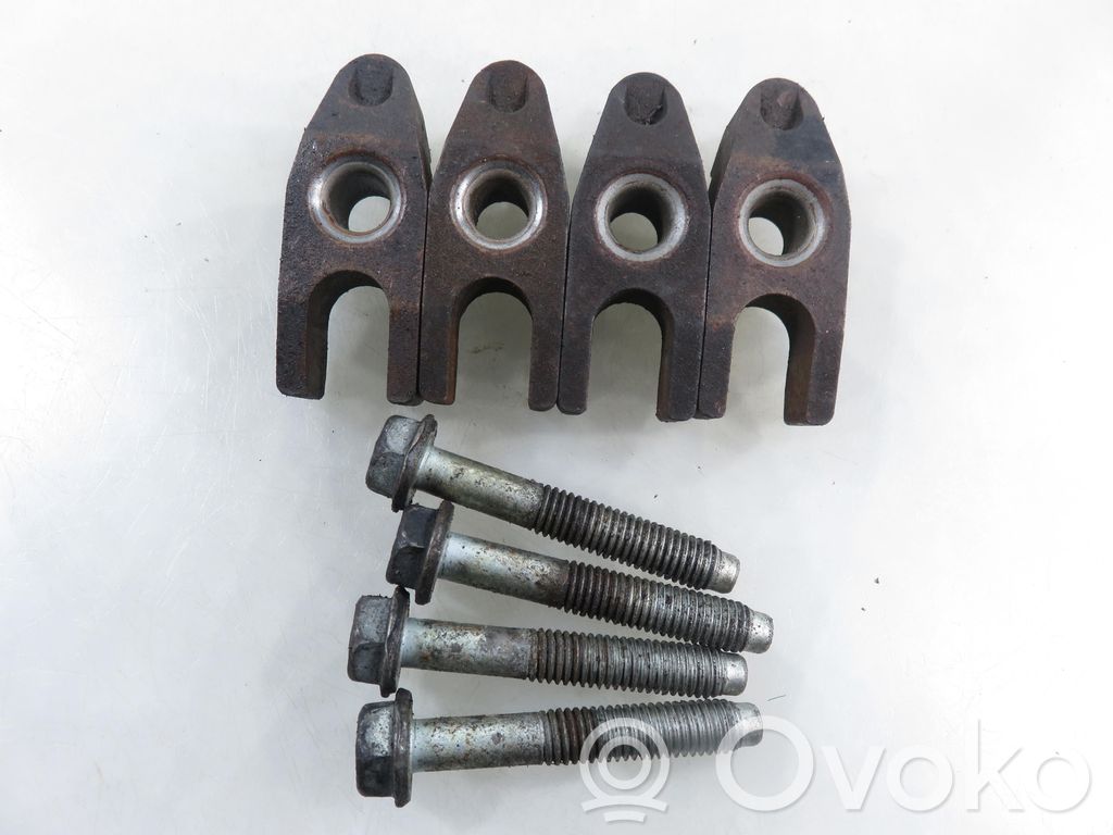 Abrazadera del inyector de combustible