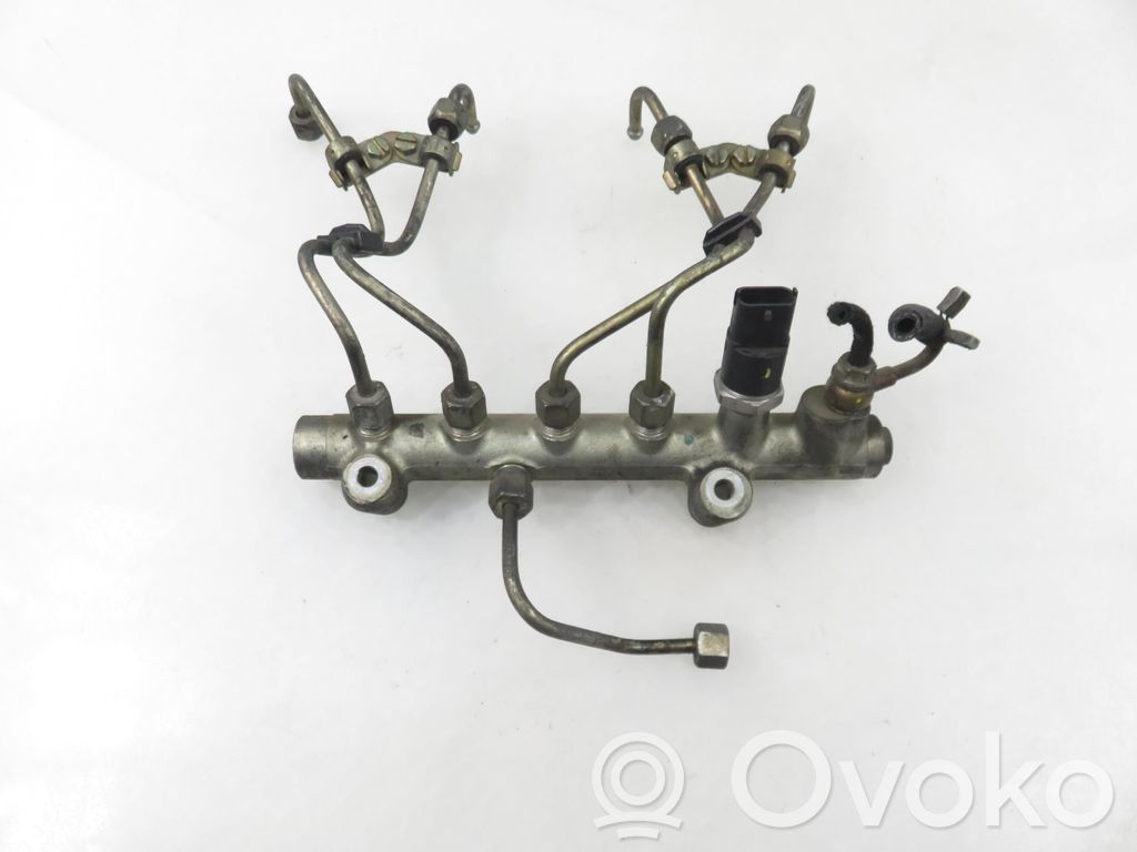 Opel Astra H Tuyau de conduite principale de carburant