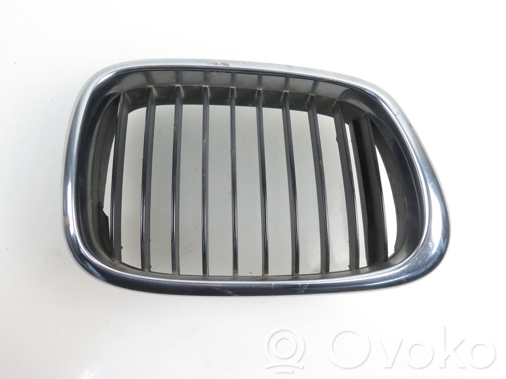 BMW 5 E39 Rejilla del capó/tapa del motor 