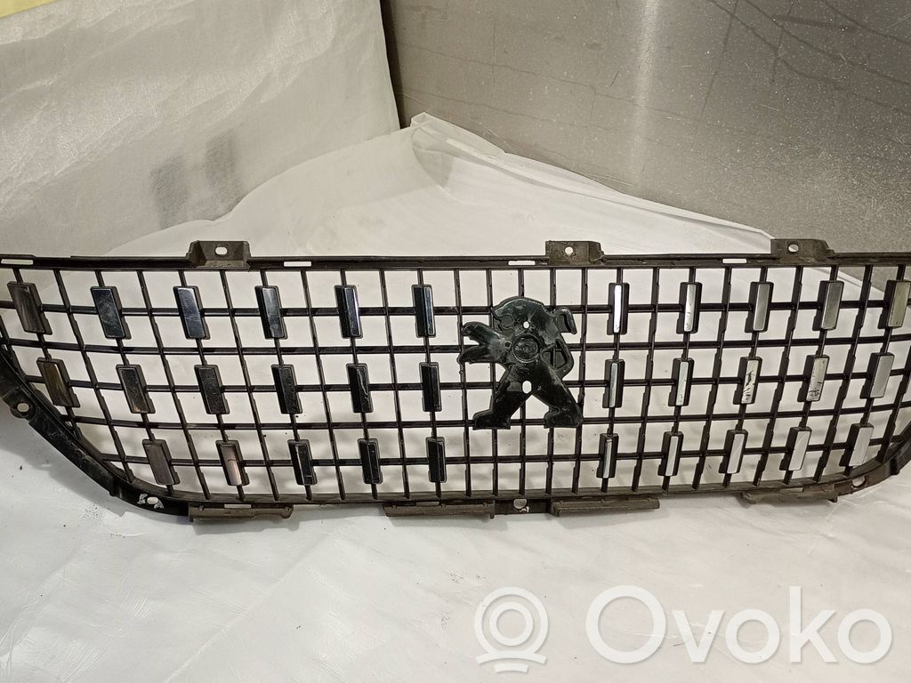 Maskownica / Grill / Atrapa górna chłodnicy   9815372877,1803206X,1789847K