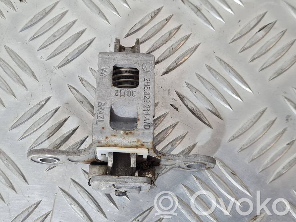 Volkswagen Amarok Zamek klapy tylnej / bagażnika 