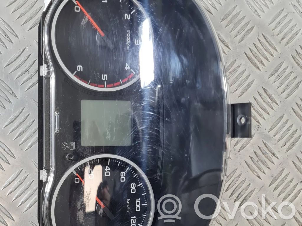 Mitsubishi L200 Speedometer (instrument cluster) 