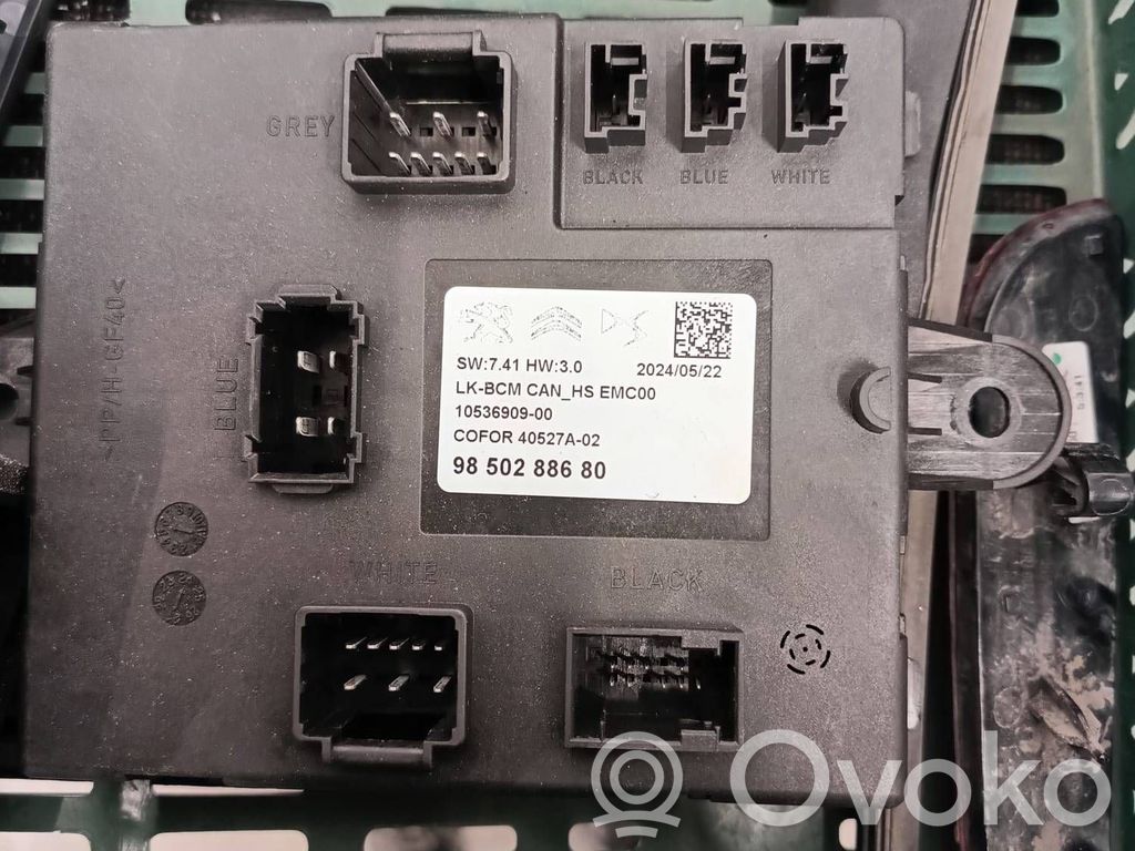 Opel Astra L Front door speaker 