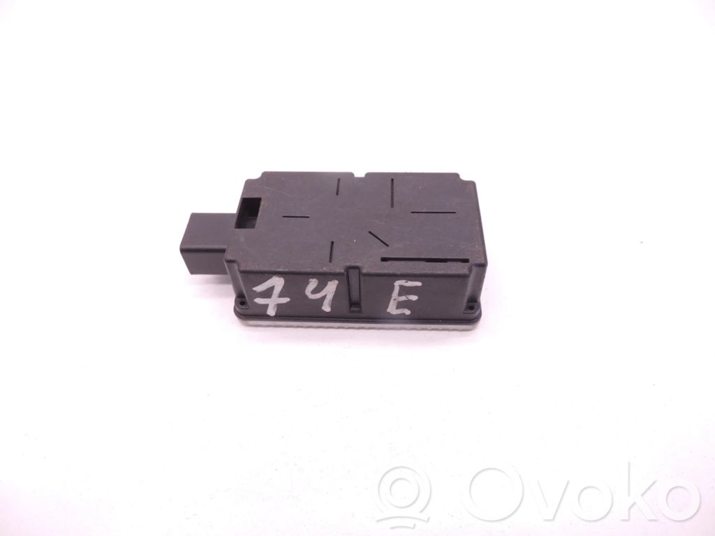Volvo S80 Oven keskuslukituksen ohjausyksikön moduuli 