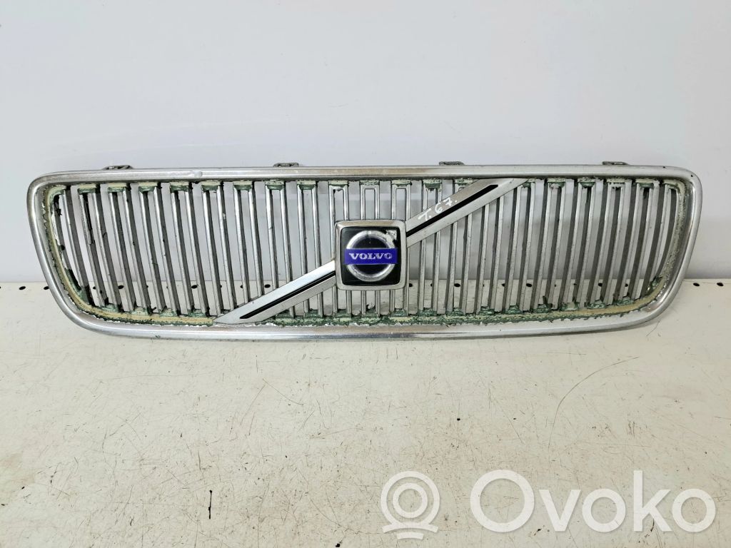 Front bumper upper radiator grill