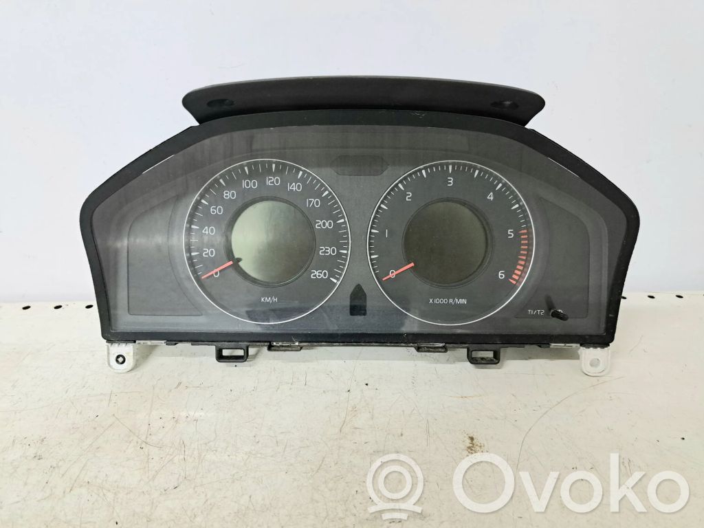 Volvo V70 Speedometer (instrument cluster) 