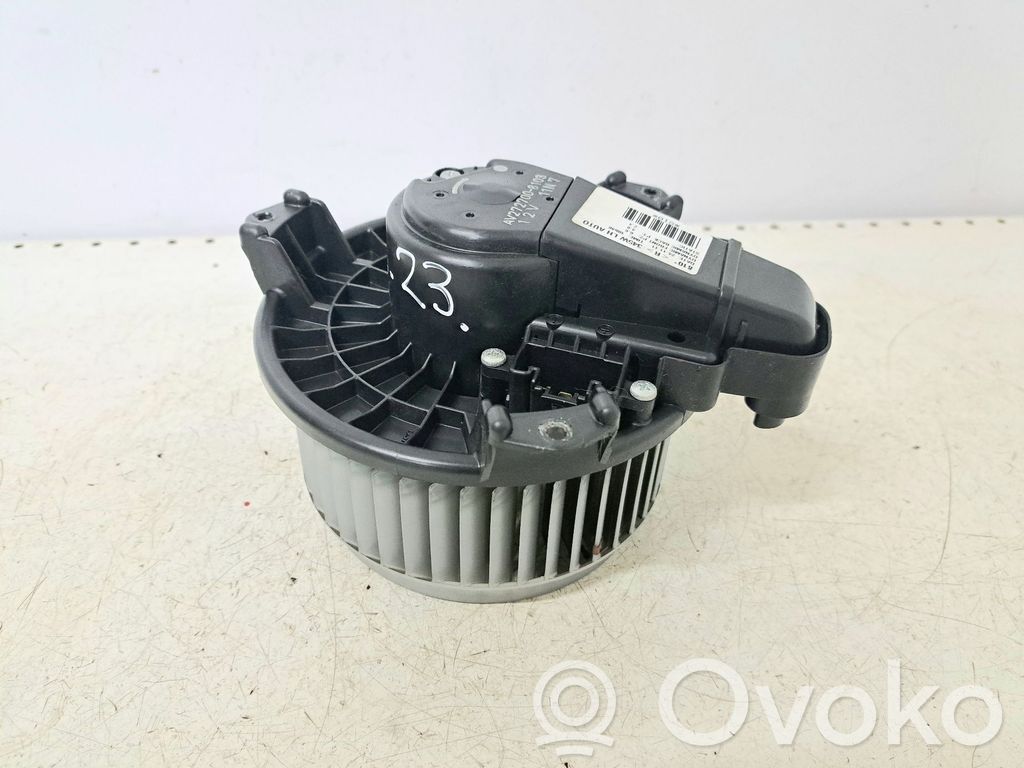 Toyota Avensis T270 Mazā radiatora ventilators 