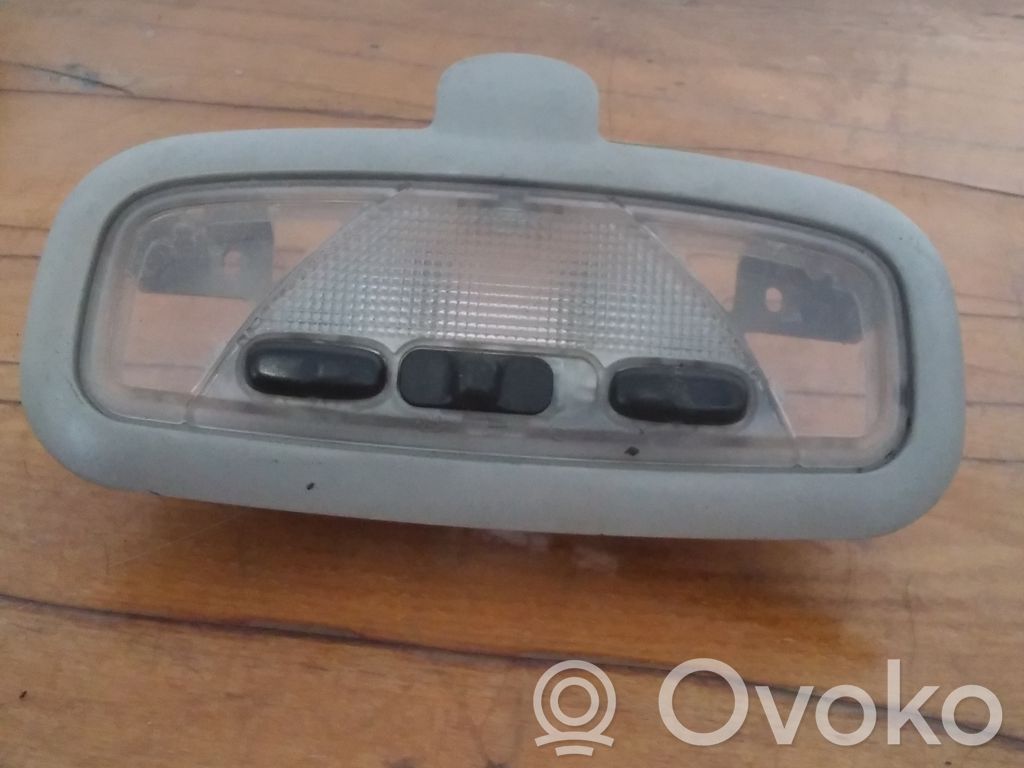 Luz del asiento trasero   C95YA