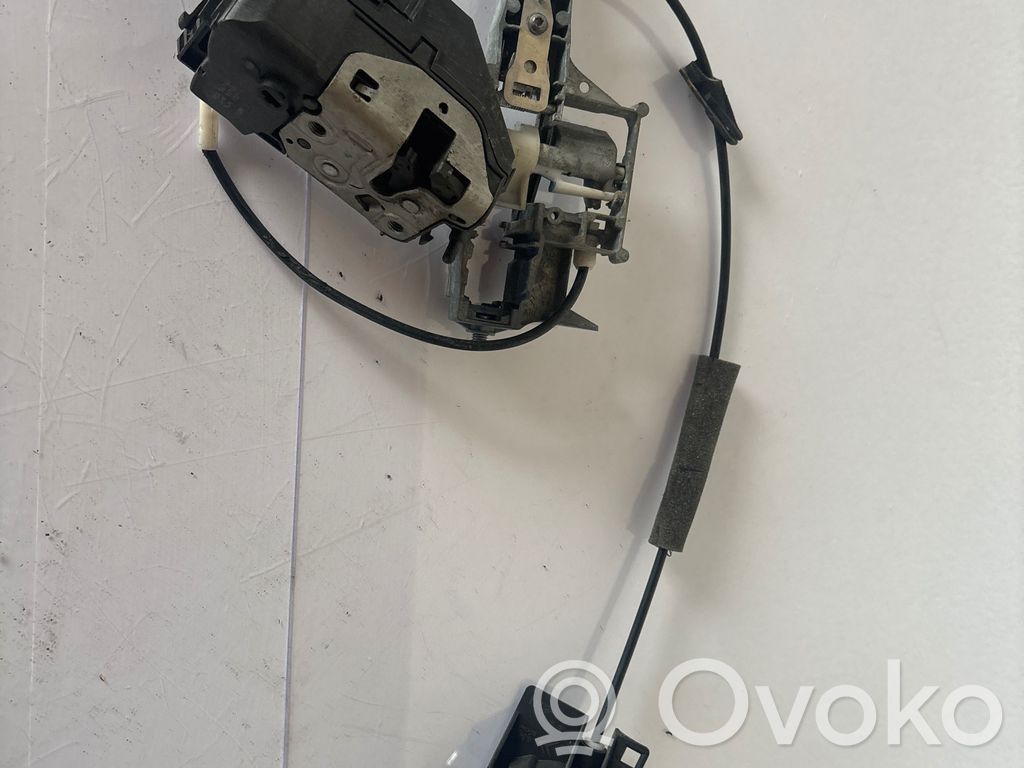 Peugeot 308 Front door lock 