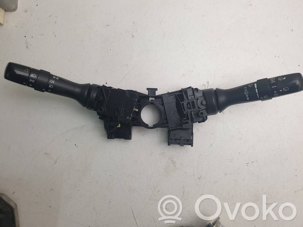 Toyota Auris 150 Interruptor de la velocidad del limpiaparabrisas 