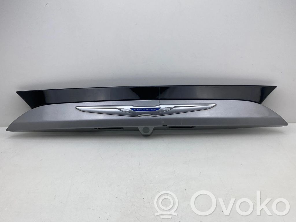 Chrysler Pacifica Tailgate trim 