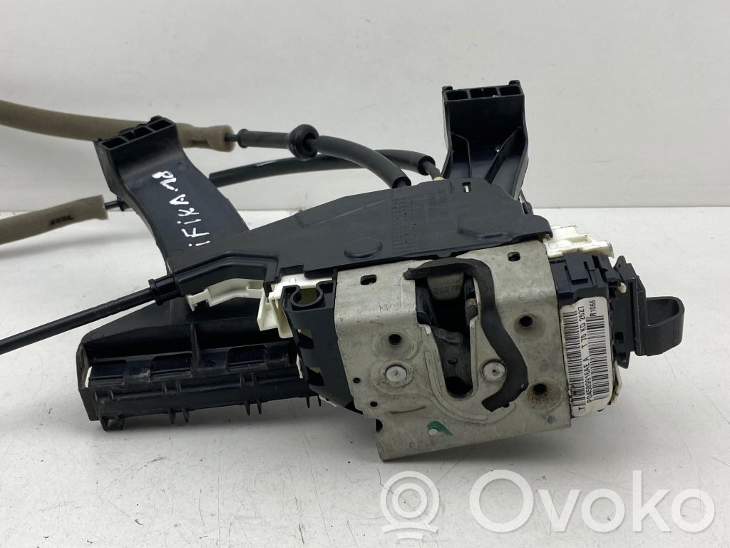 Chrysler Pacifica Zamek drzwi przednich 