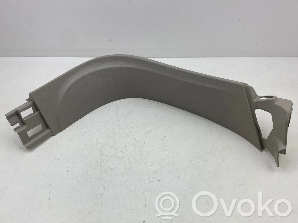 Chrysler Pacifica Tailgate trim 