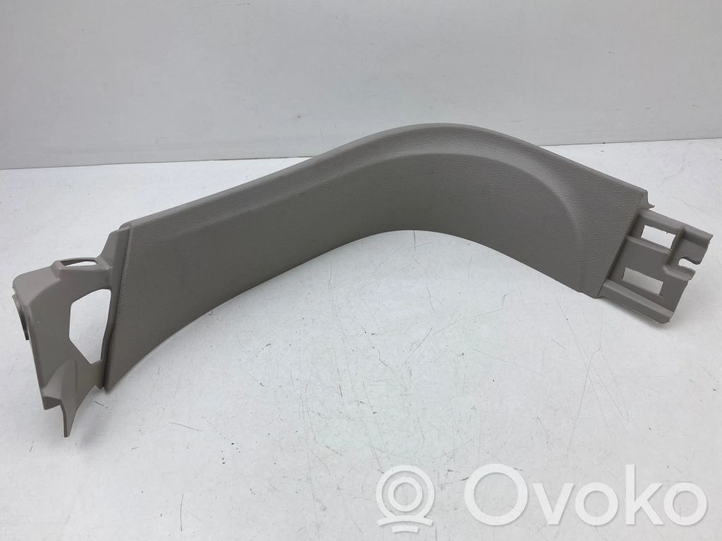 Chrysler Pacifica Tailgate trim 