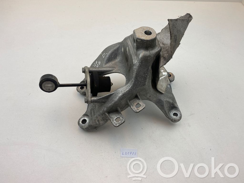 Audi A4 S4 B9 8W Engine mounting bracket 