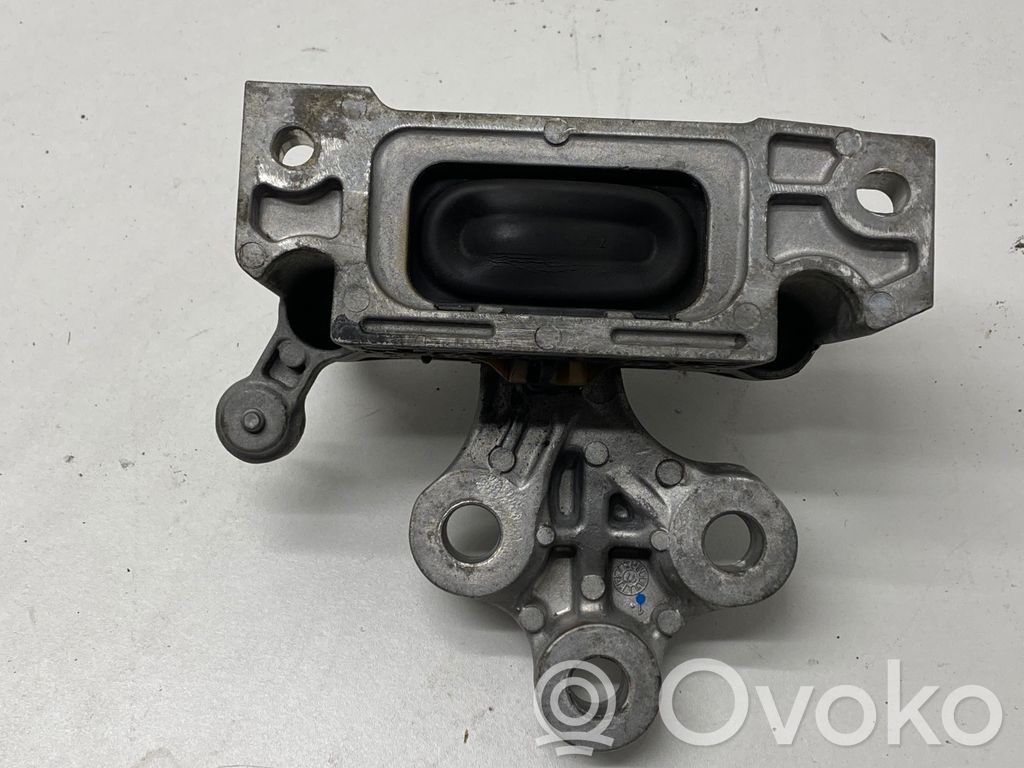 Chrysler Pacifica Engine mount bracket 
