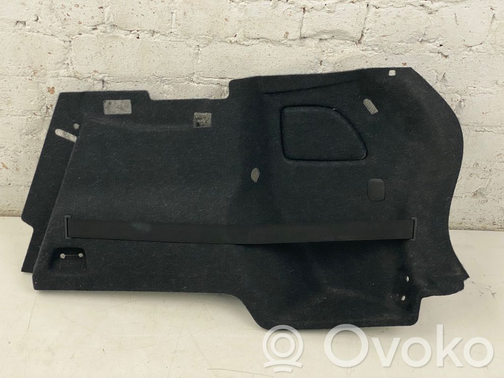 Volvo XC40 Boczek / Tapicerka / bagażnika 