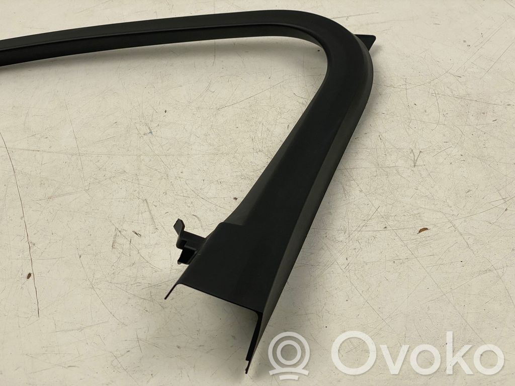 Volvo XC40 Listwa / Uszczelka szyby drzwi 