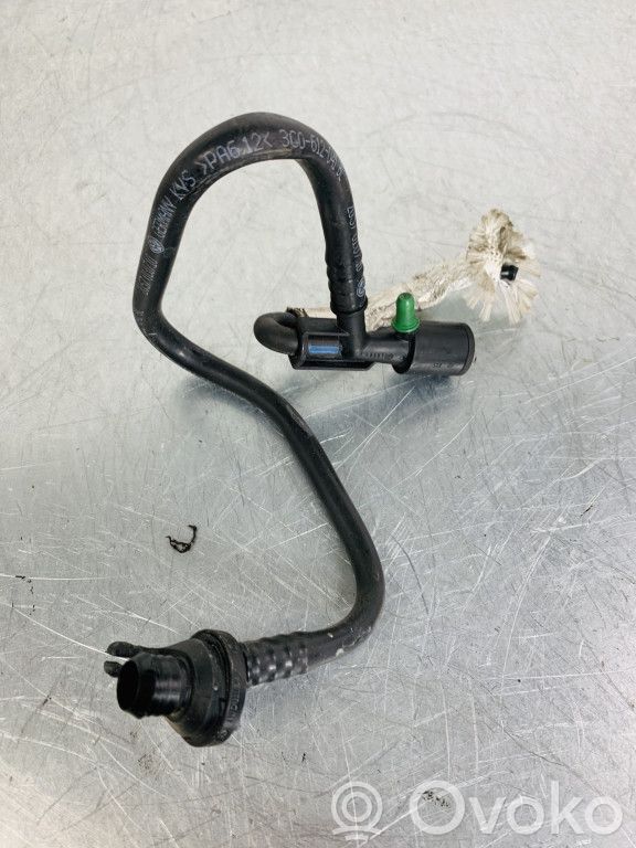 Volkswagen PASSAT B7 Conductă/furtun vacuum 