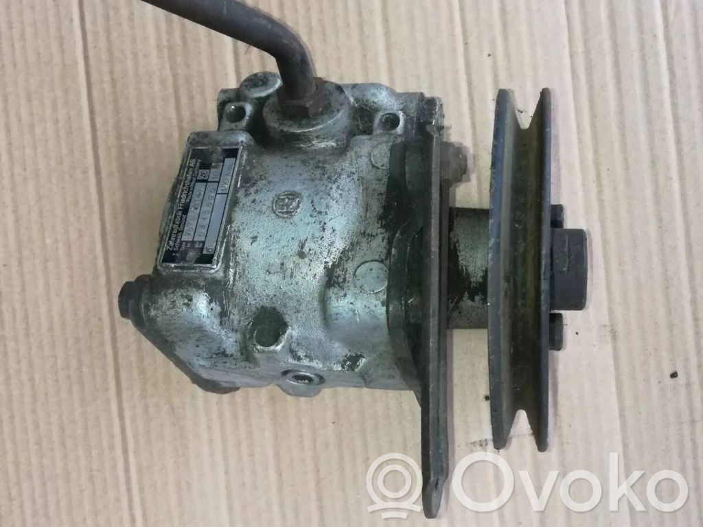 BMW 5 E28 Power steering pump 