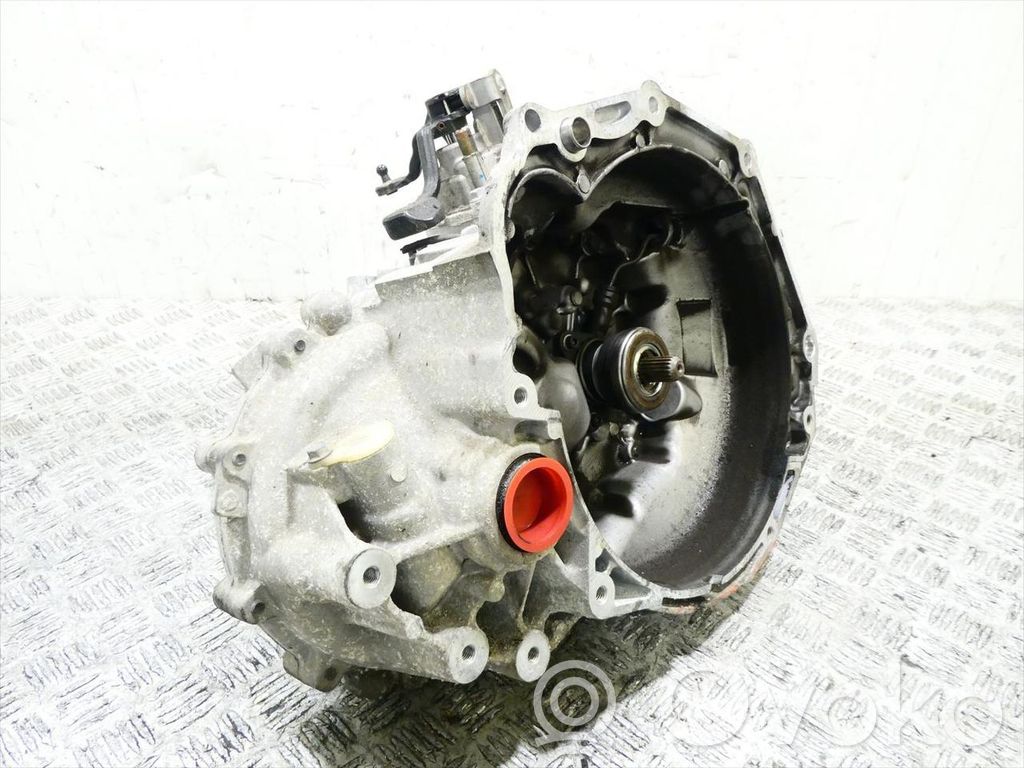 Opel Vivaro Scatola del cambio manuale a 5 velocità 