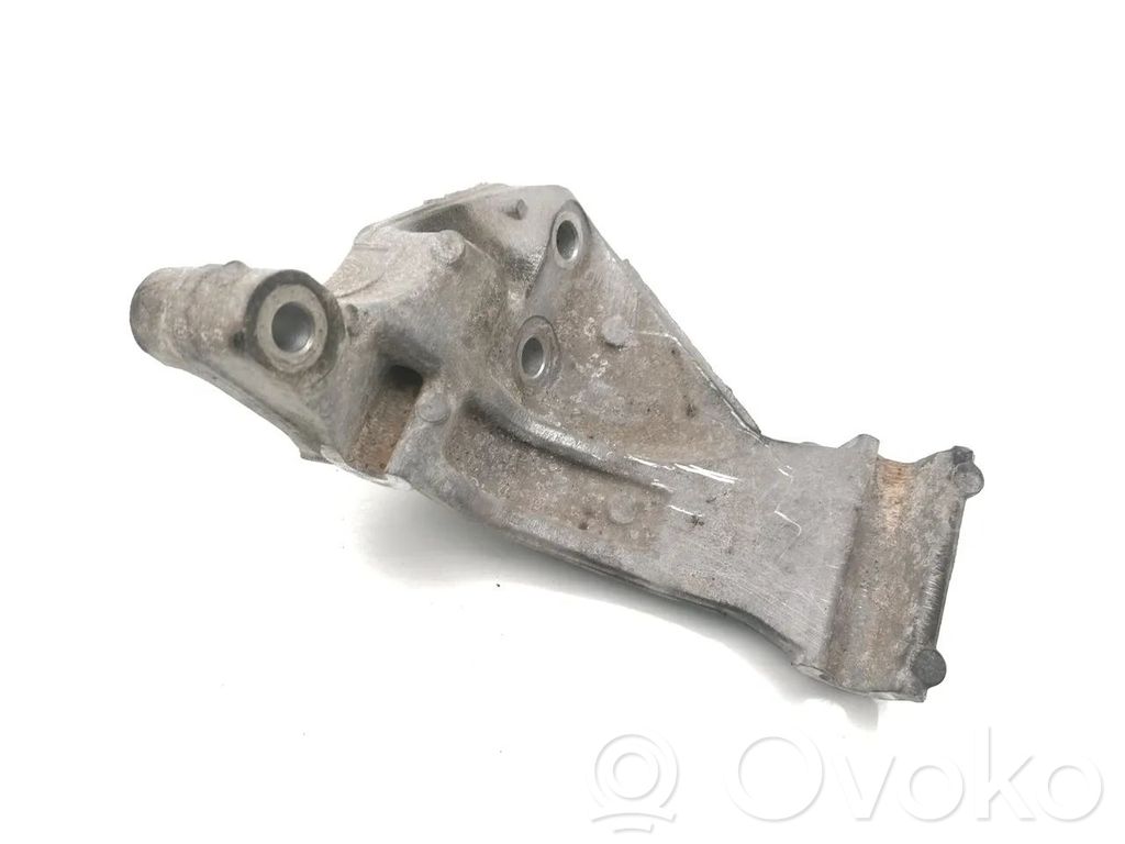 Mazda 3 III Engine mounting bracket 