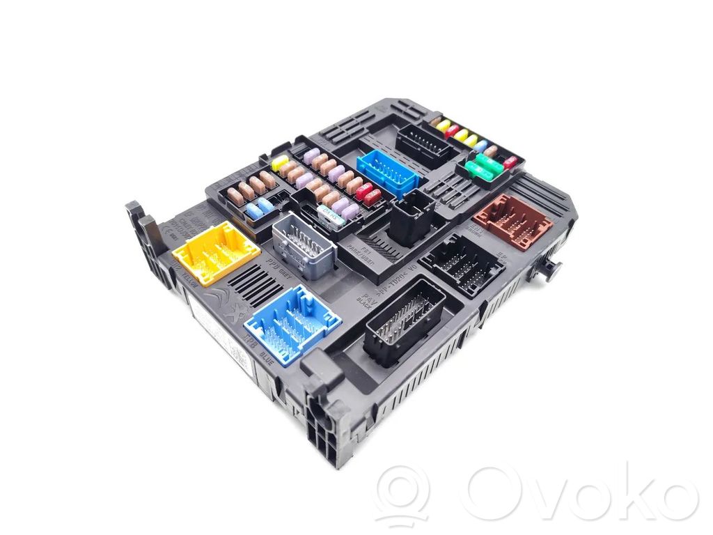 Opel Corsa F Fuse module 