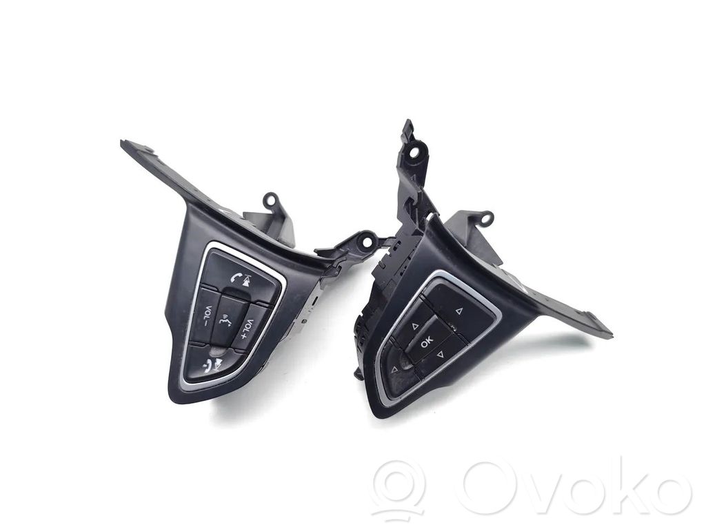 Ford Focus Steering wheel buttons/switches 
