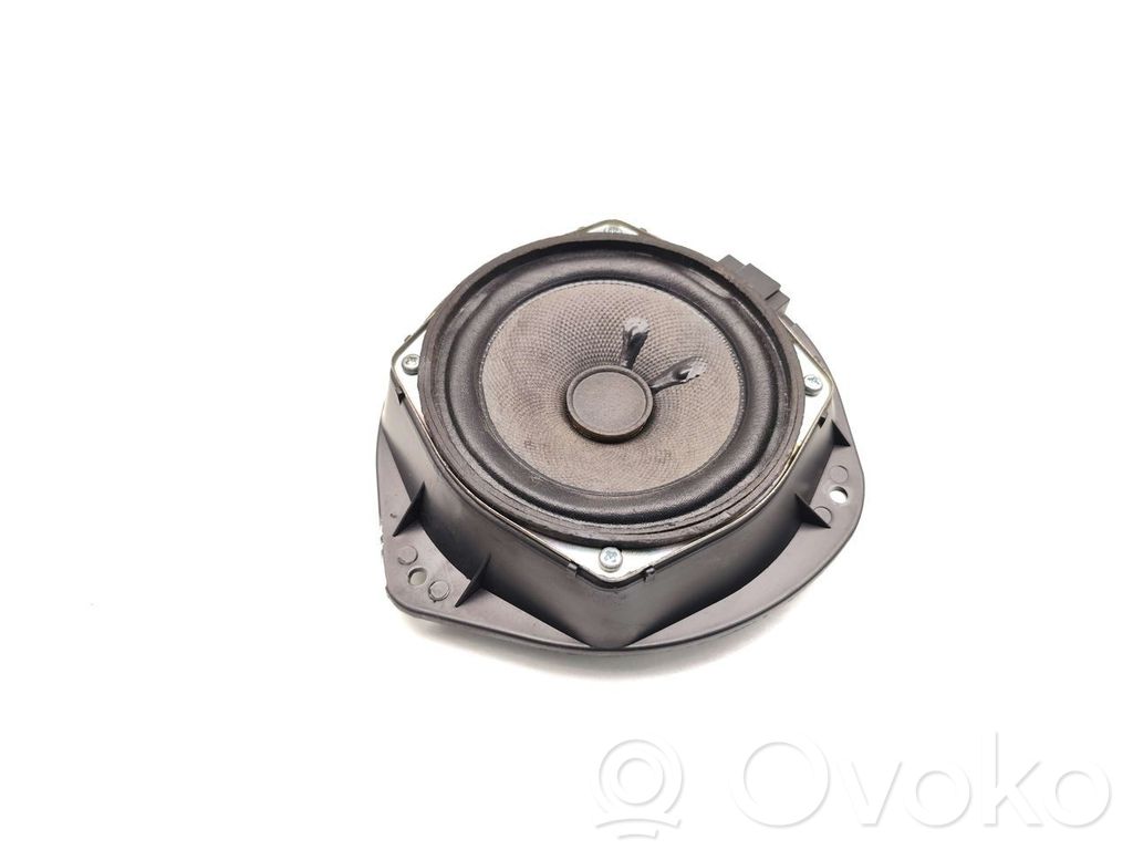 Altavoz de la puerta delantera