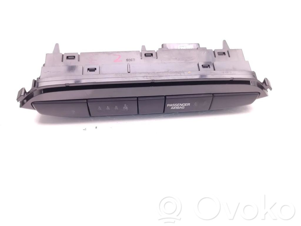 Hyundai i20 (GB IB) Passenger airbag on/off switch 