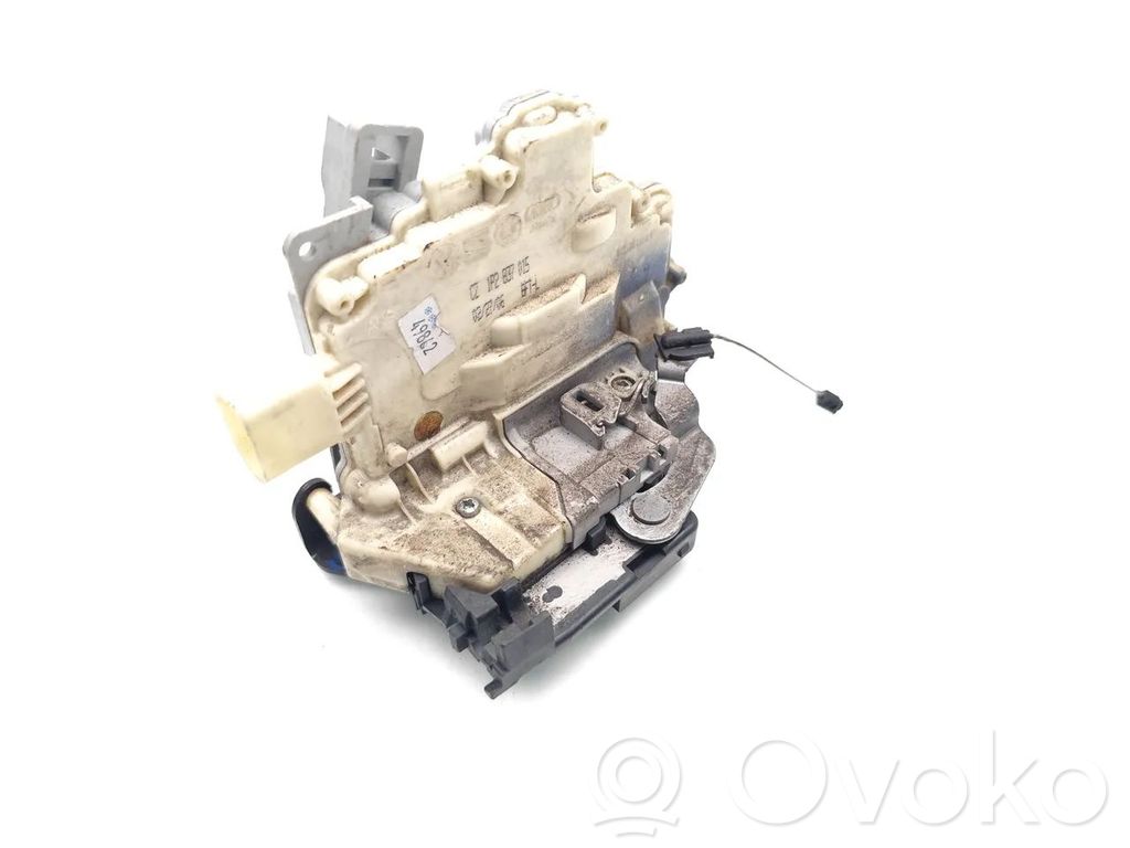 Volkswagen Eos Priekšpusē slēdzene 